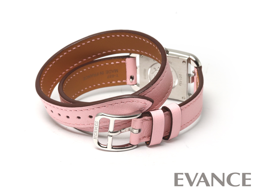 個性派ベルトで腕元に注目！甘めエルメスで春オシャレを先取り